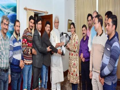 J-K: All Minority Employees Association Kashmir calls on Lt Governor Sinha | J-K: All Minority Employees Association Kashmir calls on Lt Governor Sinha J-K: All Minority Employees Association Kashmir calls on Lt Governor Sinha | J-K: All Minority Employees Association Kashmir calls on Lt Governor Sinha