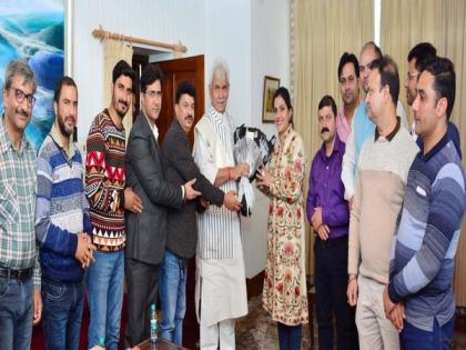 J-K: All Minority Employees Association Kashmir calls on Lt Governor Sinha | J-K: All Minority Employees Association Kashmir calls on Lt Governor Sinha