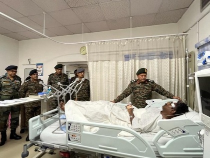 J-K: Northern Army Commander visits Udhampur hospital, interacts with pilots injured in chopper crash | J-K: Northern Army Commander visits Udhampur hospital, interacts with pilots injured in chopper crash