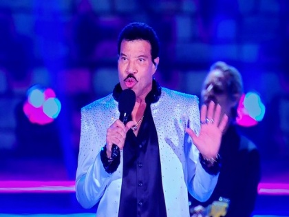 Lionel Richie makes the crowd dance with his 'All Night Long' at Coronation Concert | Lionel Richie makes the crowd dance with his 'All Night Long' at Coronation Concert