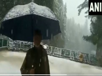 Border Roads Organisation rescues 10 people stranded in snow at J-K's Qazigund tunnel | Border Roads Organisation rescues 10 people stranded in snow at J-K's Qazigund tunnel