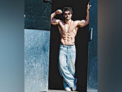 Tiger Shroff shares jaw-dropping video of his high jump kick | Tiger Shroff shares jaw-dropping video of his high jump kick