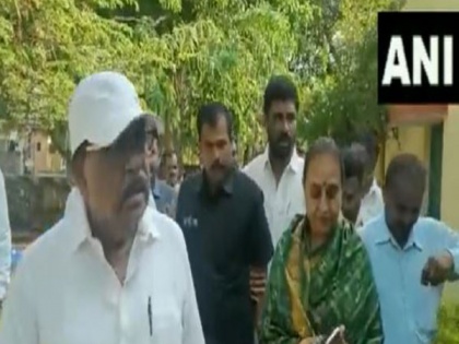 Karnataka Assembly polls: Congress leader G Parameshwara votes in Tumakuru | Karnataka Assembly polls: Congress leader G Parameshwara votes in Tumakuru