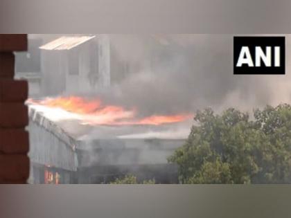 Fire breaks out at Saraf Bhavan in Kolkata; 1 injured | Fire breaks out at Saraf Bhavan in Kolkata; 1 injured