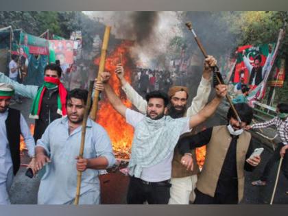 Army deployed in Pakistan's Punjab to maintain law and order after Imran Khan's arrest yesterday | Army deployed in Pakistan's Punjab to maintain law and order after Imran Khan's arrest yesterday Army deployed in Pakistan's Punjab to maintain law and order after Imran Khan's arrest yesterday | Army deployed in Pakistan's Punjab to maintain law and order after Imran Khan's arrest yesterday