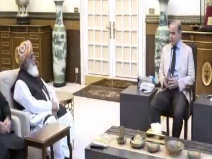Pakistan PM meets JUI-F party chief, discusses SC order on Imran Khan's arrest | Pakistan PM meets JUI-F party chief, discusses SC order on Imran Khan's arrest