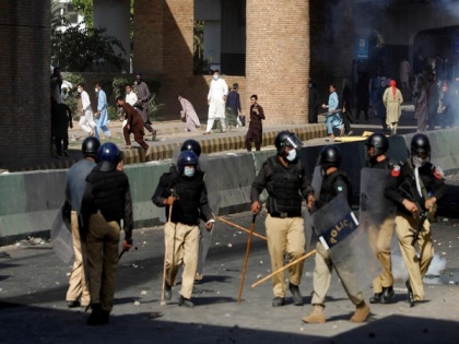 Police used excessive force against Imran Khan's supporters: Human Rights Watch | Police used excessive force against Imran Khan's supporters: Human Rights Watch