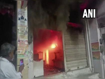 Uttar Pradesh: Fire breaks out at pharmacy in Mathura | Uttar Pradesh: Fire breaks out at pharmacy in Mathura