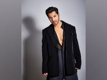 Varun Dhawan sets internet on fire with his shirtless image | Varun Dhawan sets internet on fire with his shirtless image