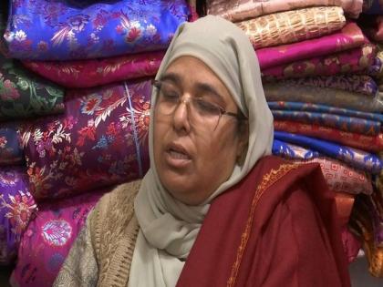 Srinagar woman entrepreneur achieves success selling fabrics by the kilogram | Srinagar woman entrepreneur achieves success selling fabrics by the kilogram