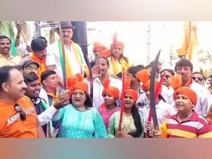 MP: BJYM organises screening of 'The Kerala Story' for women in Indore; women arrive with swords | MP: BJYM organises screening of 'The Kerala Story' for women in Indore; women arrive with swords