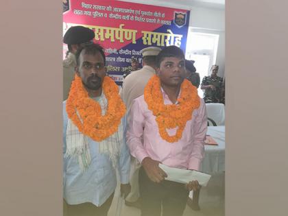 Bihar: Two wanted Naxals surrender before police, CRPF in Gaya | Bihar: Two wanted Naxals surrender before police, CRPF in Gaya