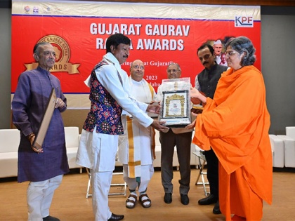 Master Weaver Dineshbhai Patolawala Honoured with Gujarat Gaurav Ratna Award for Textile Innovation and Excellence | Master Weaver Dineshbhai Patolawala Honoured with Gujarat Gaurav Ratna Award for Textile Innovation and Excellence