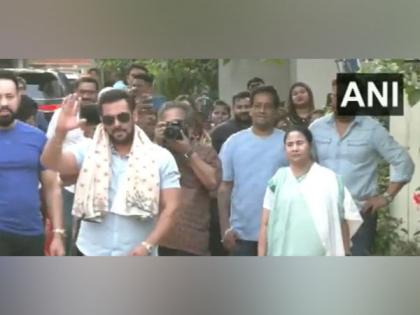 Salman Khan meets CM Mamata Banerjee at her Kalighat residence ahead of his concert | Salman Khan meets CM Mamata Banerjee at her Kalighat residence ahead of his concert