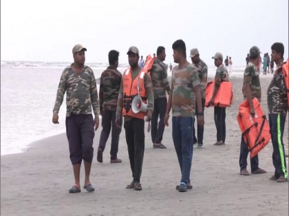 West Bengal: Civil defence teams deployed at Bakkhali Sea Beach after warning on cyclone 'Mocha' | West Bengal: Civil defence teams deployed at Bakkhali Sea Beach after warning on cyclone 'Mocha'