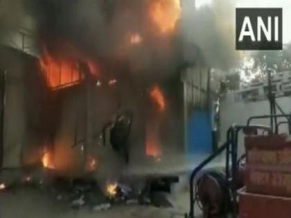 Fire breaks out in wine shop in Gurugram | Fire breaks out in wine shop in Gurugram
