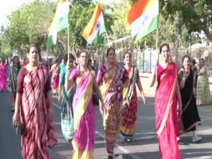 Mother's Day: Over 3,000 women participate in 'Saree Walkathon' event organised by Rajkot Police | Mother's Day: Over 3,000 women participate in 'Saree Walkathon' event organised by Rajkot Police