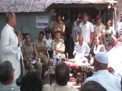 Akola clash: Collector holds peace committee meeting with police, representatives of religious communities | Akola clash: Collector holds peace committee meeting with police, representatives of religious communities
