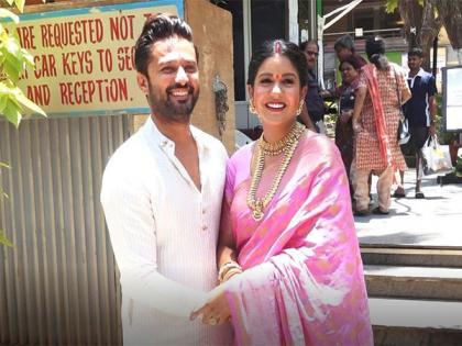 Vatsal Seth kisses mom-to-be Ishita Dutta's belly at baby shower | Vatsal Seth kisses mom-to-be Ishita Dutta's belly at baby shower