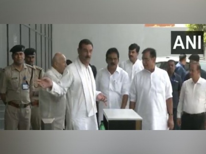 AICC observers reach Delhi, to give report to Kharge on discussions with Karnataka MLAs | AICC observers reach Delhi, to give report to Kharge on discussions with Karnataka MLAs