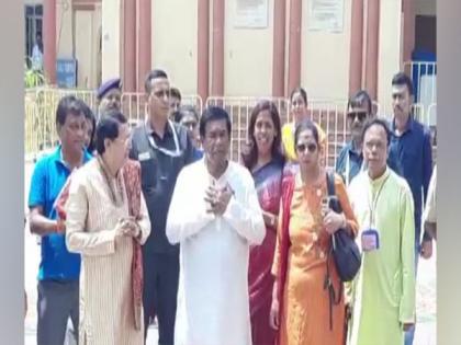 Mauritius President visits Dakshineshwar temple in Kolkata | Mauritius President visits Dakshineshwar temple in Kolkata