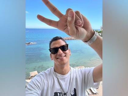 Vijay Varma shares pictures from Cannes expressing gratitude for a "thunderous response to Dahaad" | Vijay Varma shares pictures from Cannes expressing gratitude for a "thunderous response to Dahaad" Vijay Varma shares pictures from Cannes expressing gratitude for a "thunderous response to Dahaad" | Vijay Varma shares pictures from Cannes expressing gratitude for a "thunderous response to Dahaad"