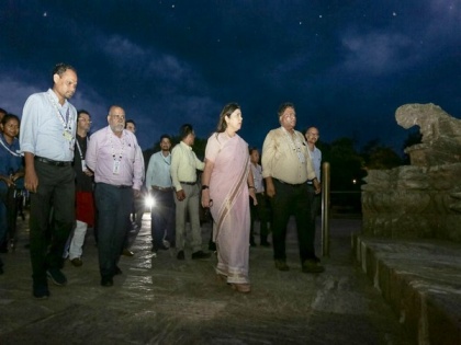 Meenakashi Lekhi visits Odisha's Konark Sun Temple with G20 delegates | Meenakashi Lekhi visits Odisha's Konark Sun Temple with G20 delegates