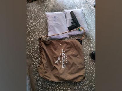 BSF, Punjab Police foil smuggling bid, recover pistol, narcotic substance across international border in Fazilka | BSF, Punjab Police foil smuggling bid, recover pistol, narcotic substance across international border in Fazilka BSF, Punjab Police foil smuggling bid, recover pistol, narcotic substance across international border in Fazilka | BSF, Punjab Police foil smuggling bid, recover pistol, narcotic substance across international border in Fazilka