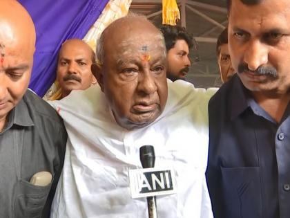 Former PM HD Devegowda offers prayers at Sri Lakshmi Venkateshwara Temple on his 90th birthday | Former PM HD Devegowda offers prayers at Sri Lakshmi Venkateshwara Temple on his 90th birthday