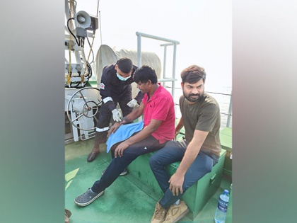 Coast guard rescues 2 injured Indian crew members from foreign vessel | Coast guard rescues 2 injured Indian crew members from foreign vessel