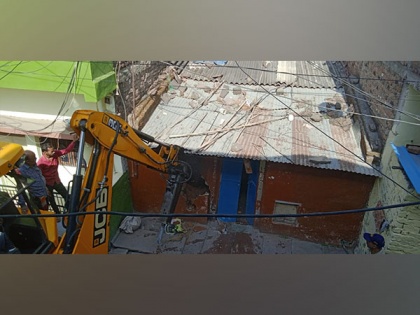 Illegal constructions of 6 criminals demolished in MP's Ujjain | Illegal constructions of 6 criminals demolished in MP's Ujjain
