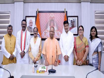 "Make municipal corporations self-reliant" CM Yogi tells newly elected mayors | "Make municipal corporations self-reliant" CM Yogi tells newly elected mayors