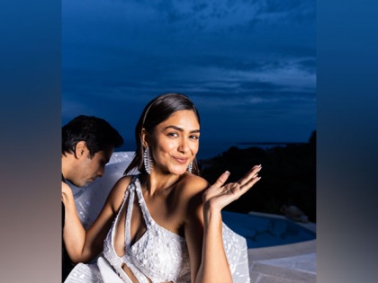 This is what Mrunal Thakur wears for her Cannes red carpet debut | This is what Mrunal Thakur wears for her Cannes red carpet debut
