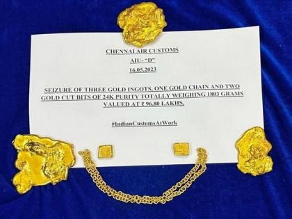 Customs dept seizes gold worth Rs 96.80 lakh at Chennai airport | Customs dept seizes gold worth Rs 96.80 lakh at Chennai airport