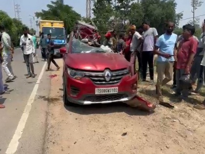 Hyderabad: 3 killed after car rams into stationary truck | Hyderabad: 3 killed after car rams into stationary truck