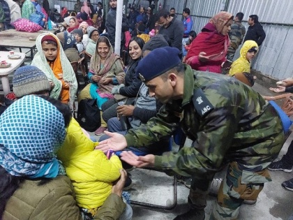 Army rescues 500 tourists stranded due to landslides, road blocks in North Sikkim | Army rescues 500 tourists stranded due to landslides, road blocks in North Sikkim