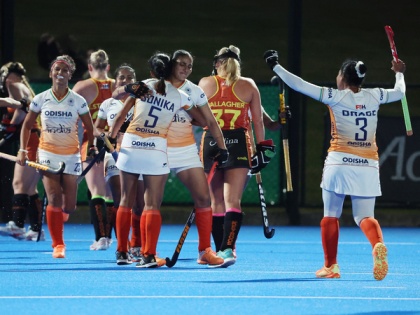Indian women's hockey team go down fighting as Australia win second game of tour by 3-2 | Indian women's hockey team go down fighting as Australia win second game of tour by 3-2