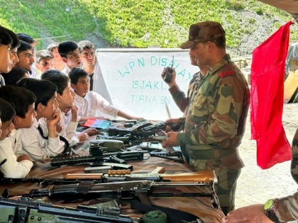 J-K: Indian army organises 'Know Your Army' event in Boniyar, displays military equipment | J-K: Indian army organises 'Know Your Army' event in Boniyar, displays military equipment