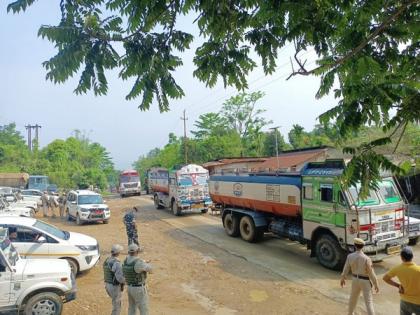 Indian Army, Assam Rifles ensure protection to vehicles on national highway in violence-hit Manipur | Indian Army, Assam Rifles ensure protection to vehicles on national highway in violence-hit Manipur