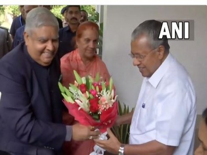 Kerala: V-P Jagdeep Dhankhar gets warm welcome at CM Vijayan's residence in Thiruvananthapuram | Kerala: V-P Jagdeep Dhankhar gets warm welcome at CM Vijayan's residence in Thiruvananthapuram