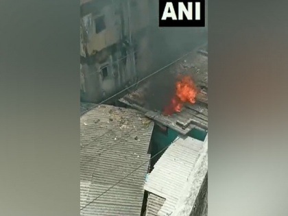 Maharashtra: Four injured after fire breaks out at building in Thane | Maharashtra: Four injured after fire breaks out at building in Thane
