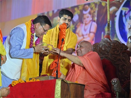 Uttarakhand: CM Dhami meets Tulsi Peethadhishwar Jagadguru in Dehradun | Uttarakhand: CM Dhami meets Tulsi Peethadhishwar Jagadguru in Dehradun