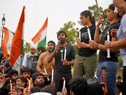 Wrestlers hold candlelight protest demanding arrest of Brij Bhushan | Wrestlers hold candlelight protest demanding arrest of Brij Bhushan