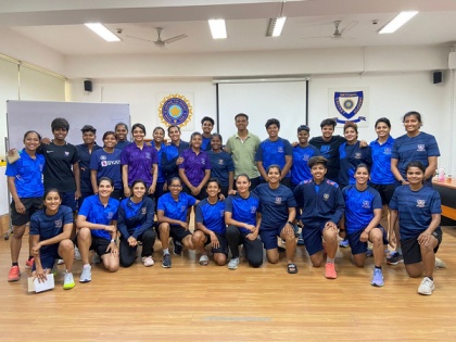 Indian men's coach Rahul Dravid advises senior women cricketers on chasing excellence | Indian men's coach Rahul Dravid advises senior women cricketers on chasing excellence