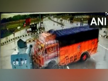 J-K: Two CRPF personnel injured in Awantipora after speeding truck hits their vehicle | J-K: Two CRPF personnel injured in Awantipora after speeding truck hits their vehicle