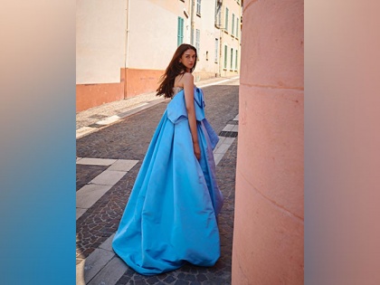 Cannes: Aditi Rao Hydari exudes princess vibes in blue gown, rumoured boyfriend Siddharth reacts | Cannes: Aditi Rao Hydari exudes princess vibes in blue gown, rumoured boyfriend Siddharth reacts