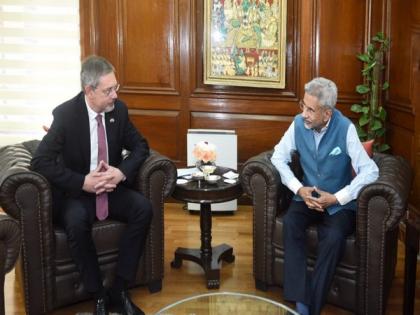 Jaishankar meets Russian envoy, asserts taking Intergovernmental Commission for Trade framework talks to higher level | Jaishankar meets Russian envoy, asserts taking Intergovernmental Commission for Trade framework talks to higher level