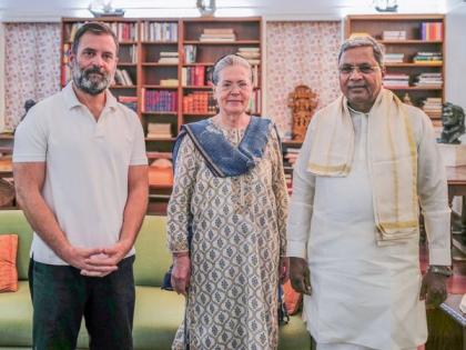 CM Siddaramaiah meets Rahul Gandhi, Sonia Gandhi in Delhi; likely to discuss cabinet expansion | CM Siddaramaiah meets Rahul Gandhi, Sonia Gandhi in Delhi; likely to discuss cabinet expansion