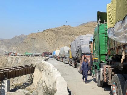 Customs clearing agents protest at Pakistan's Torkham | Customs clearing agents protest at Pakistan's Torkham