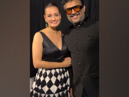 Dia Mirza poses with R Madhavan at IIFA , fans demand 'Rehnaa Hai Terre Dil Mein 2' | Dia Mirza poses with R Madhavan at IIFA , fans demand 'Rehnaa Hai Terre Dil Mein 2'